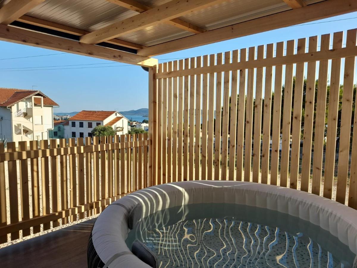 Tiny House Lily With Jacuzzi Apartment Sveti Filip i Jakov Exterior photo